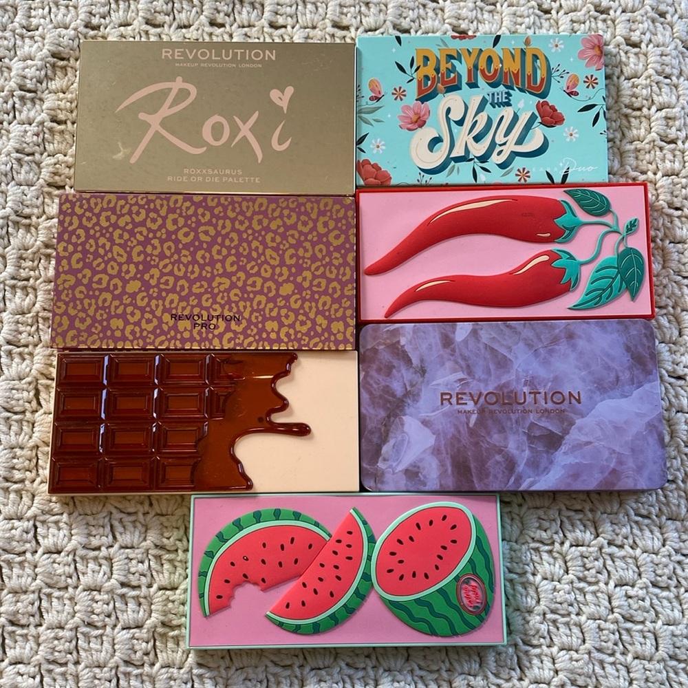 Revolution eye shadow and blush bronzer all included!